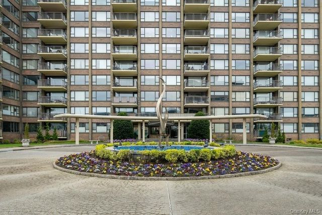 166-25 Powells Cove Boulevard 18G, Beechhurst, NY 11357