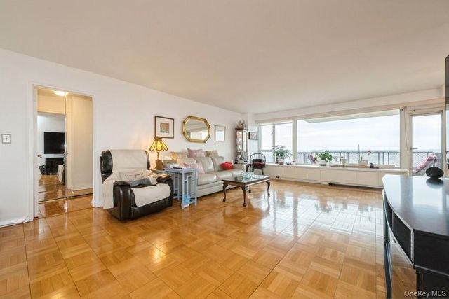 166-25 Powells Cove Boulevard 18G, Beechhurst, NY 11357