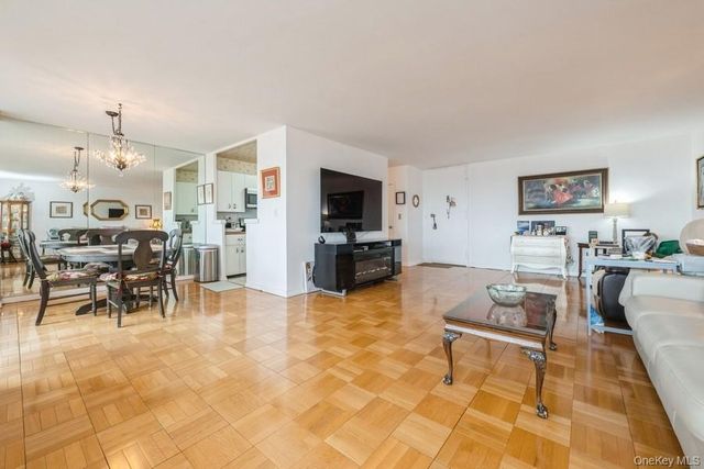 166-25 Powells Cove Boulevard 18G, Beechhurst, NY 11357