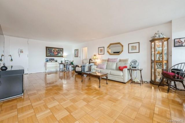 166-25 Powells Cove Boulevard 18G, Beechhurst, NY 11357