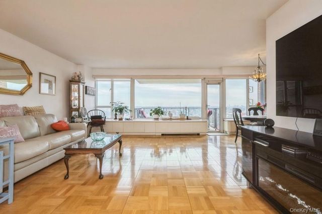 166-25 Powells Cove Boulevard 18G, Beechhurst, NY 11357