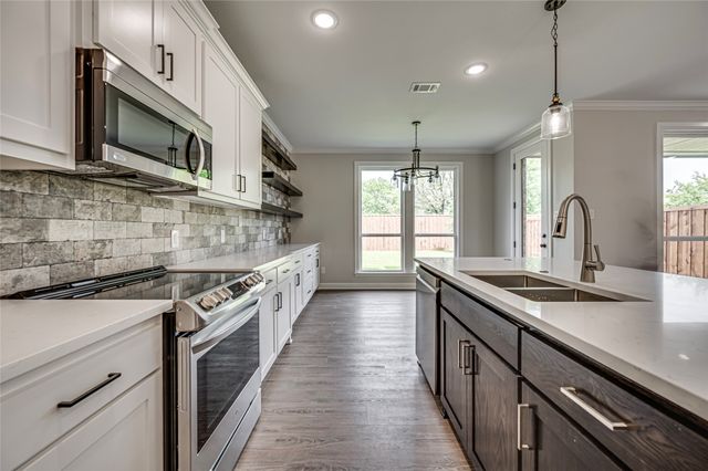 8243 Heritage Glen Drive, Red Oak, TX 75154
