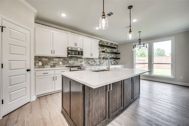 8243 Heritage Glen Drive, Red Oak, TX 75154