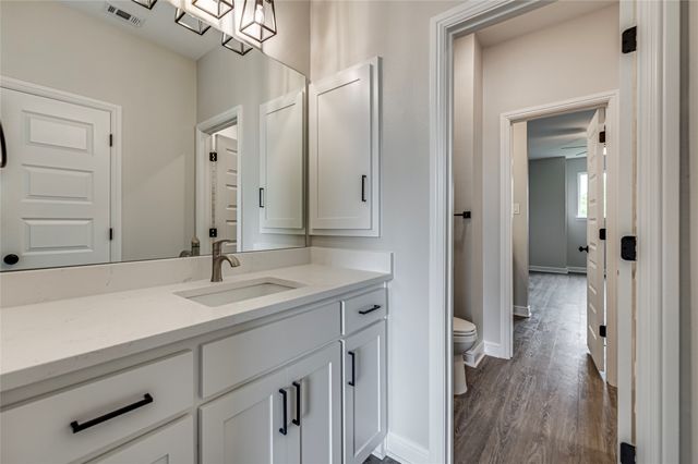8243 Heritage Glen Drive, Red Oak, TX 75154