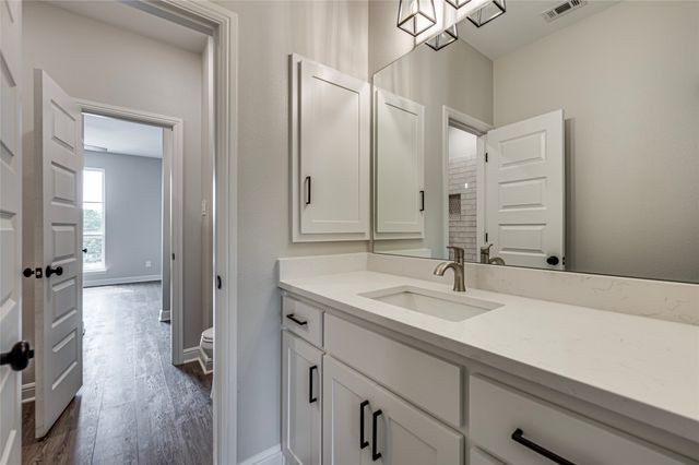 8243 Heritage Glen Drive, Red Oak, TX 75154
