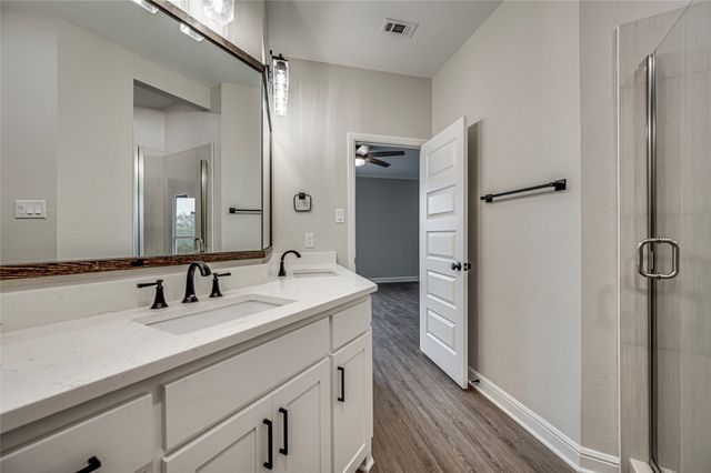 8243 Heritage Glen Drive, Red Oak, TX 75154
