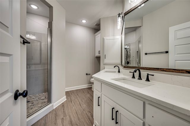8243 Heritage Glen Drive, Red Oak, TX 75154