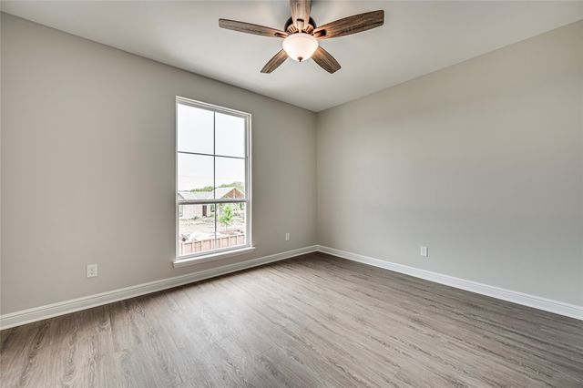 8243 Heritage Glen Drive, Red Oak, TX 75154