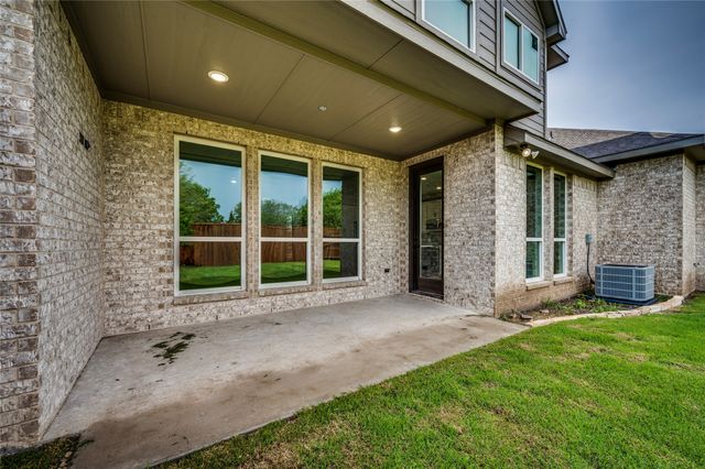 8243 Heritage Glen Drive, Red Oak, TX 75154