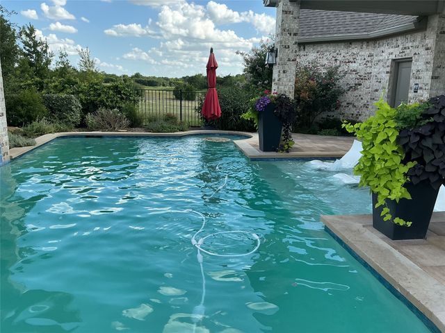 8243 Heritage Glen Drive, Red Oak, TX 75154