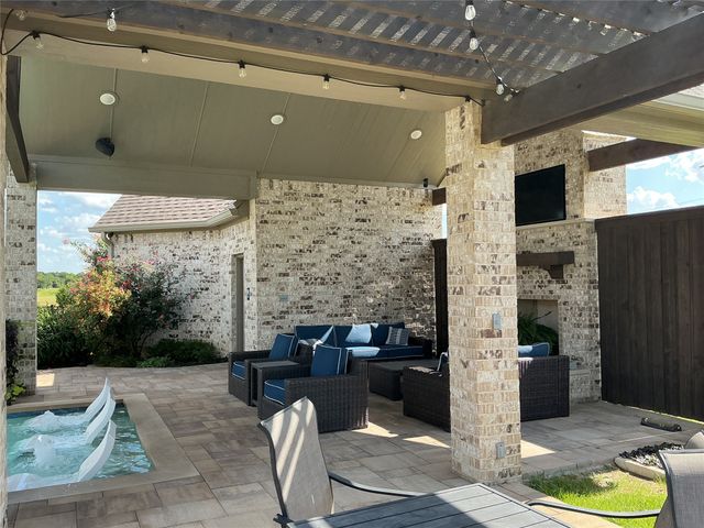 8243 Heritage Glen Drive, Red Oak, TX 75154