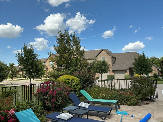 8243 Heritage Glen Drive, Red Oak, TX 75154