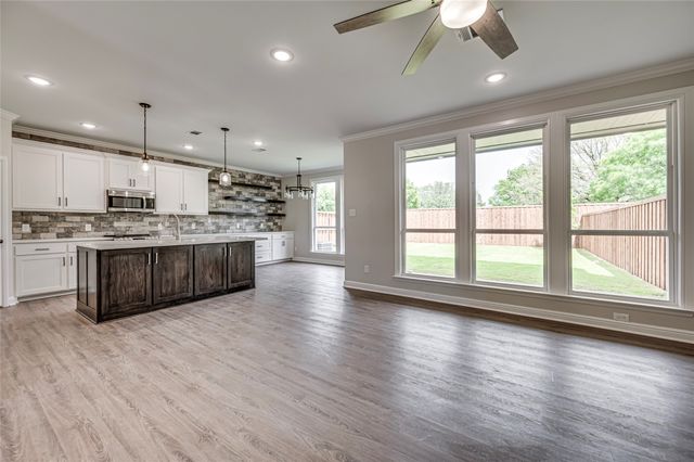 8243 Heritage Glen Drive, Red Oak, TX 75154