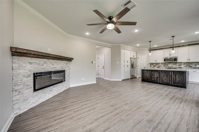 8243 Heritage Glen Drive, Red Oak, TX 75154
