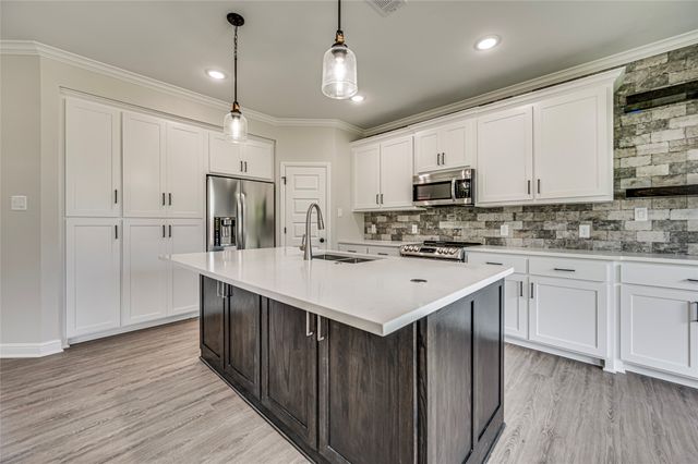 8243 Heritage Glen Drive, Red Oak, TX 75154