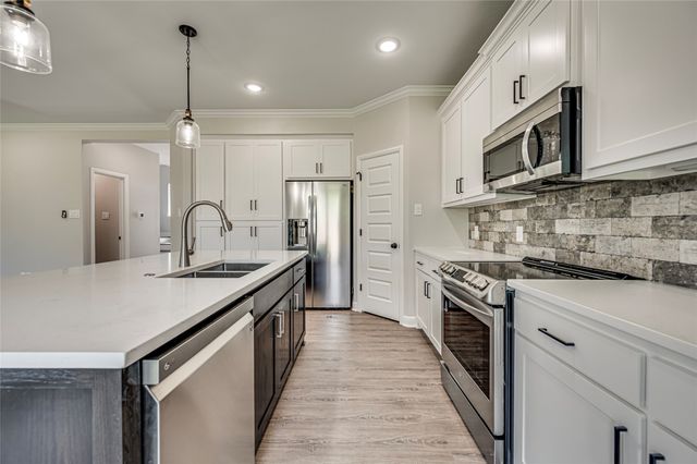 8243 Heritage Glen Drive, Red Oak, TX 75154