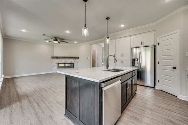 8243 Heritage Glen Drive, Red Oak, TX 75154
