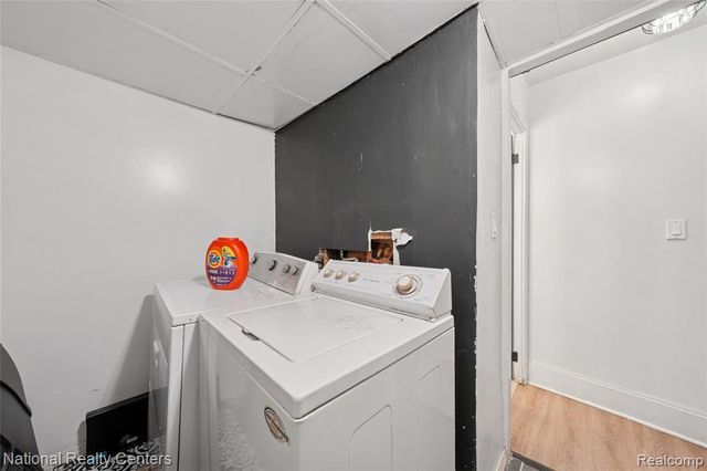 966 E Greendale, Highland Park, MI 48203