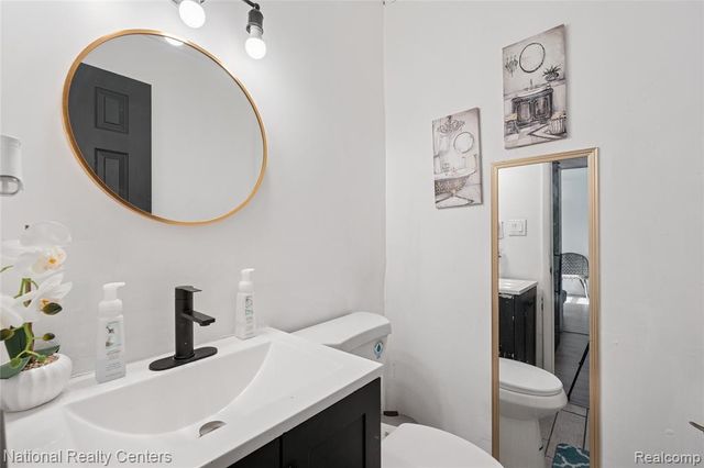 966 E Greendale, Highland Park, MI 48203