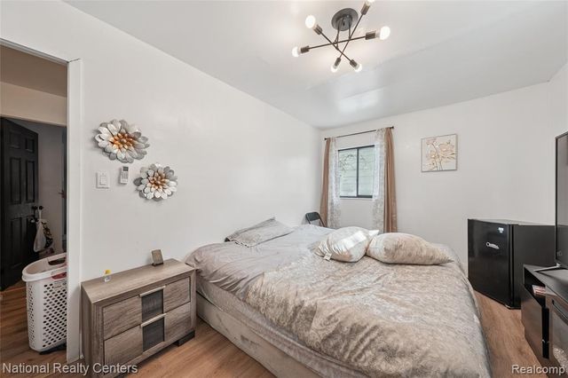 966 E Greendale, Highland Park, MI 48203