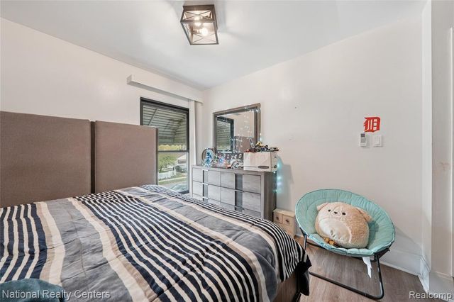 966 E Greendale, Highland Park, MI 48203