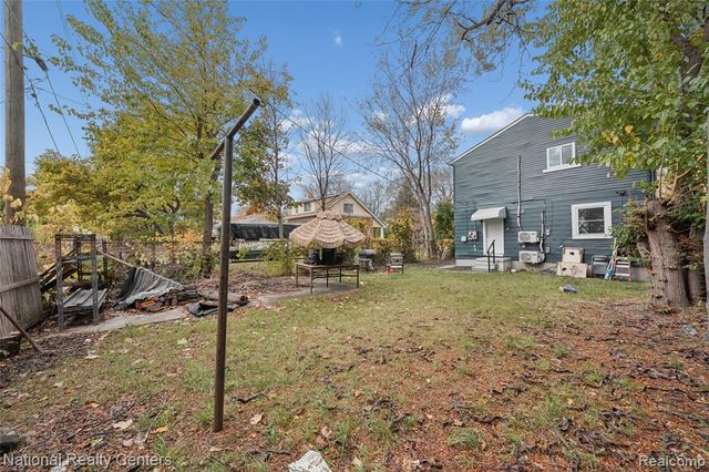 966 E Greendale, Highland Park, MI 48203