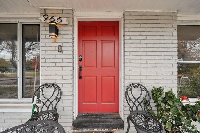 966 E Greendale, Highland Park, MI 48203