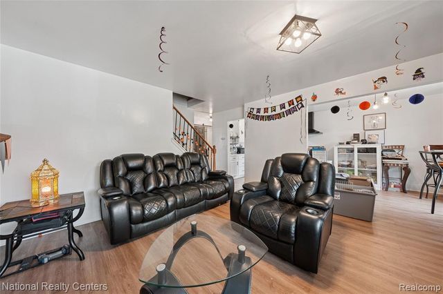 966 E Greendale, Highland Park, MI 48203