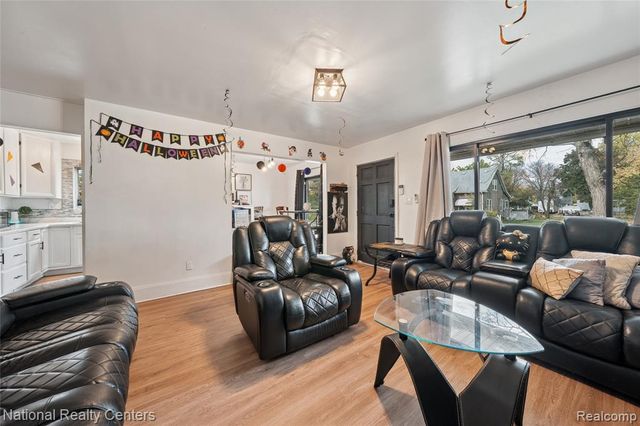 966 E Greendale, Highland Park, MI 48203