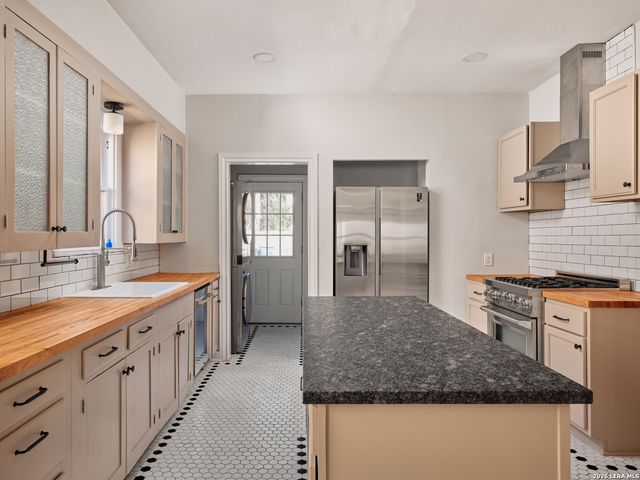 531 Donaldson Avenue, San Antonio, TX 78201