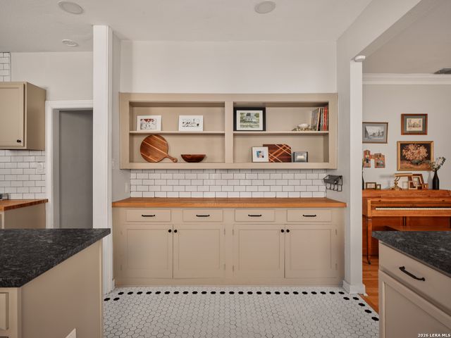 531 Donaldson Avenue, San Antonio, TX 78201