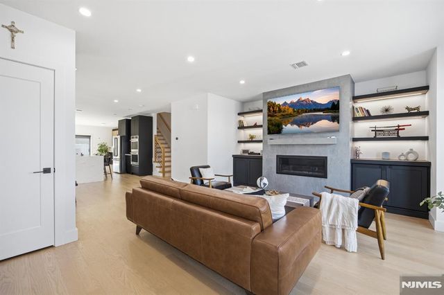 256A 7th Street, Palisades Park, NJ 07650