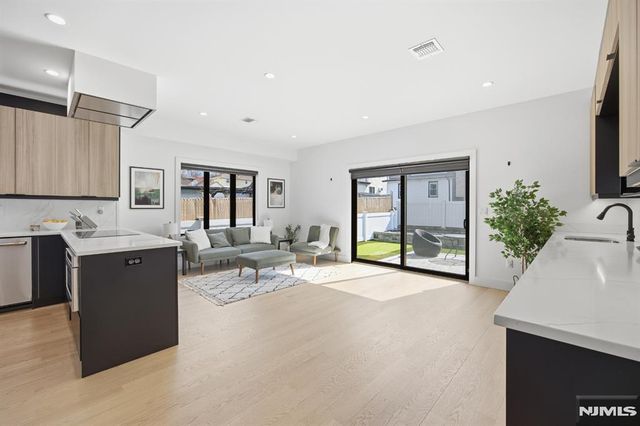 256A 7th Street, Palisades Park, NJ 07650