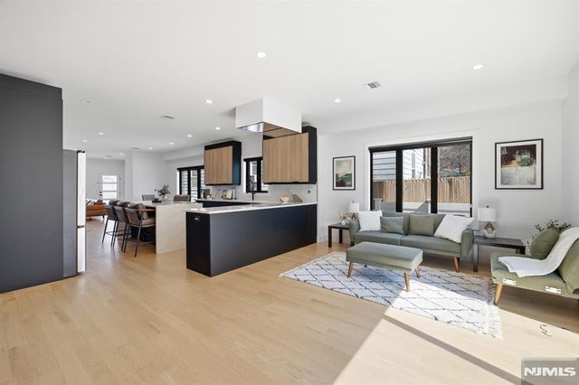 256A 7th Street, Palisades Park, NJ 07650