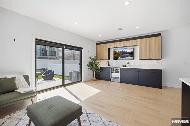 256A 7th Street, Palisades Park, NJ 07650