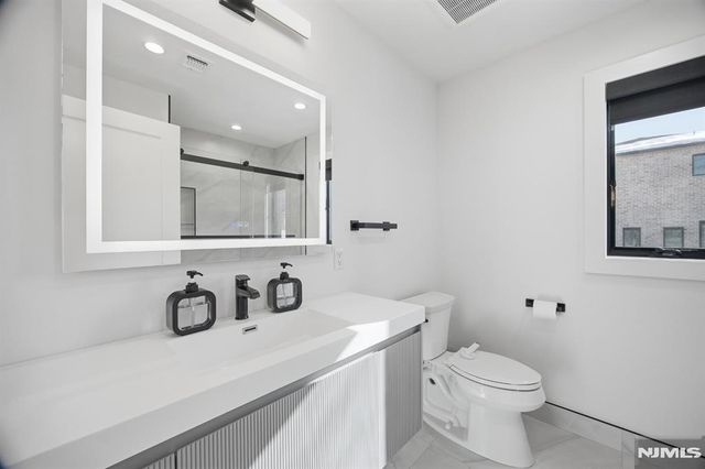 256A 7th Street, Palisades Park, NJ 07650