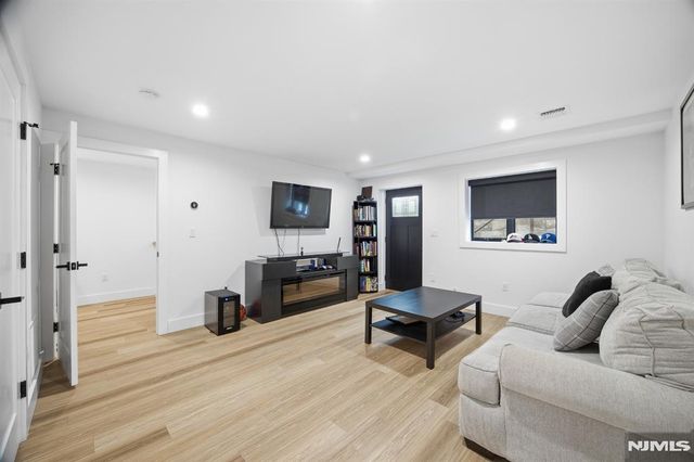 256A 7th Street, Palisades Park, NJ 07650