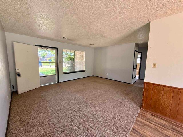 6948 SW Forest Ave, Lawton, OK 73505