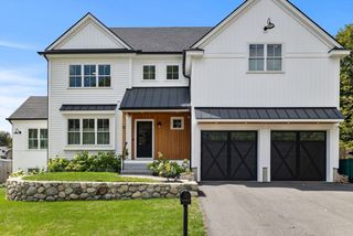 12 Surrey Road, Woburn, MA 01801
