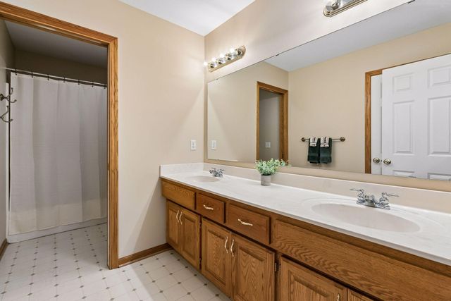 3865 N Ridge Drive, Eagan, MN 55123