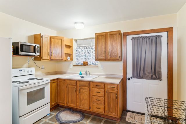 16881 S 4220 Road, Claremore, OK 74017