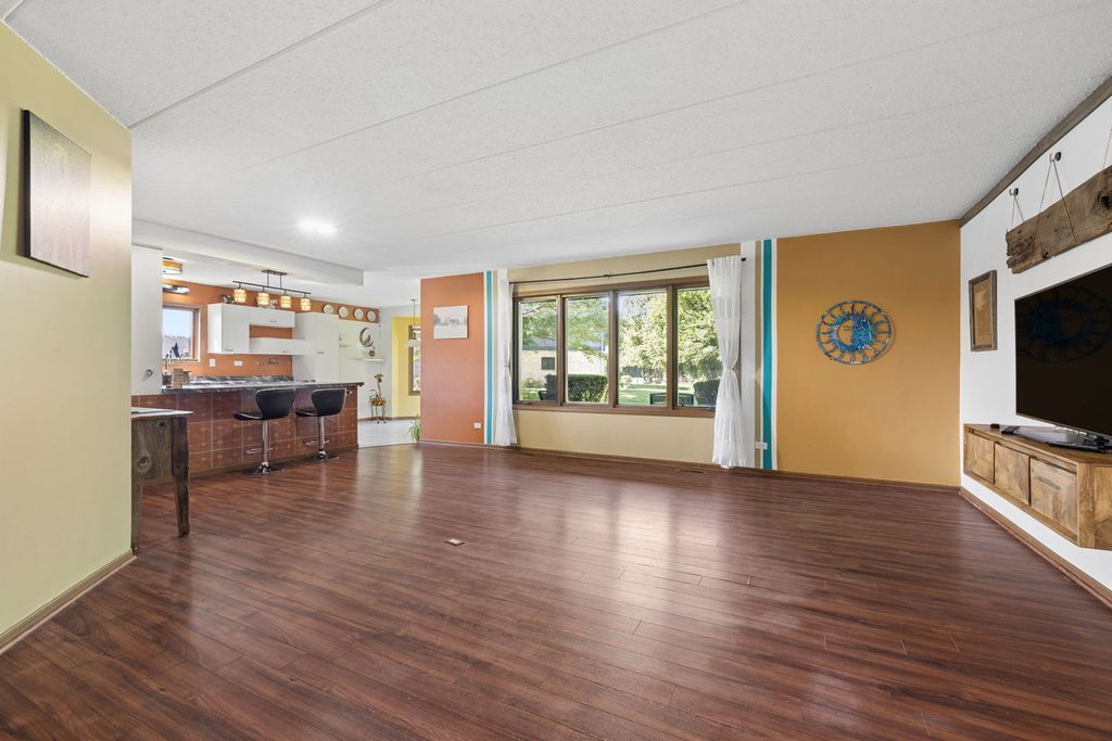 2621 Essington Road 2621, Joliet, IL 60435 — photo 2