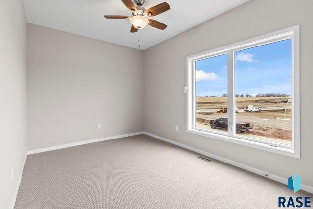 220 Ivy Ln Lane, Crooks, SD 57020