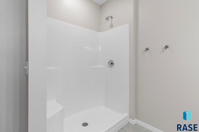 220 Ivy Ln Lane, Crooks, SD 57020