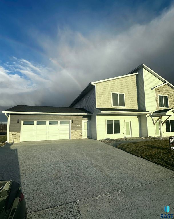 220 Ivy Ln Lane, Crooks, SD 57020