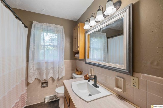 1701 Cascio Drive, Omaha, NE 68005