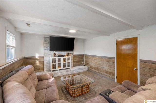 1701 Cascio Drive, Omaha, NE 68005