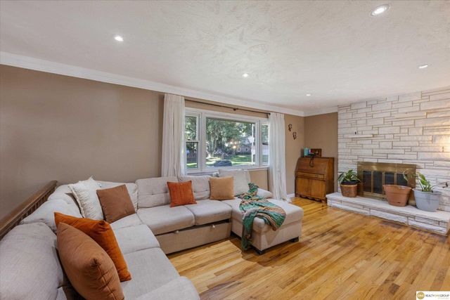 1701 Cascio Drive, Omaha, NE 68005