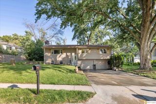 1701 Cascio Drive, Omaha, NE 68005