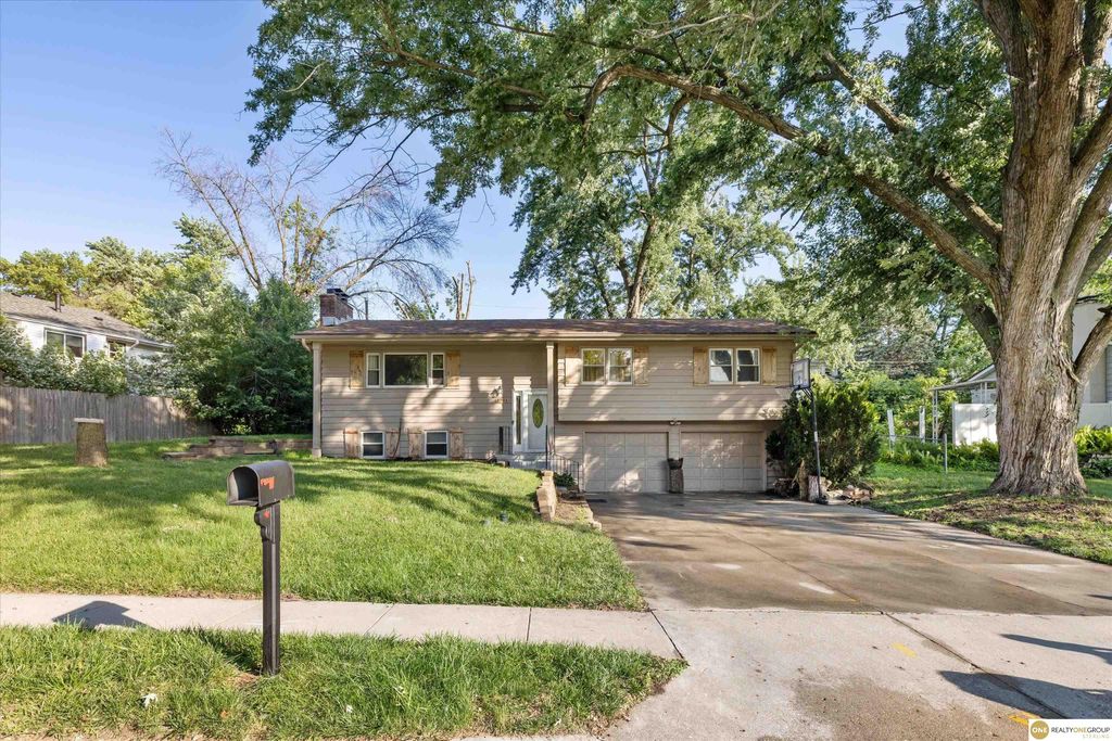 1701 Cascio Drive, Omaha, NE 68005